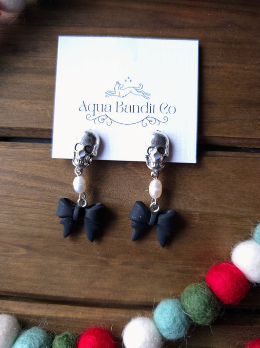 Skull bow, with pearl